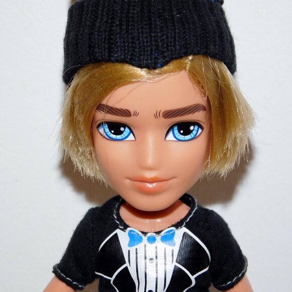 2015 MGA Bratz 10" Metallic Madness Cameron Doll with Some Accessories - Picture 3 of 7